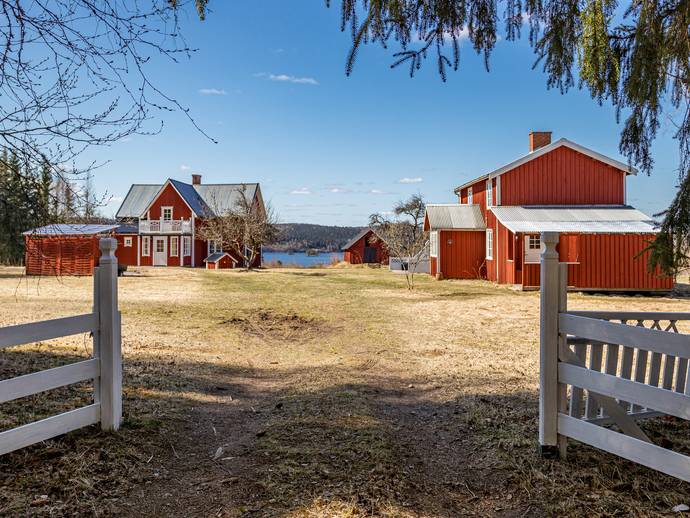 8 rok · 158 m² · Färnsviken 327 & 329