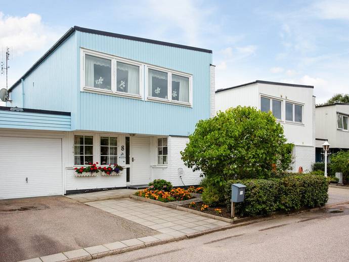 6 rok · 156 m² · Gustaf Hellströms väg 8