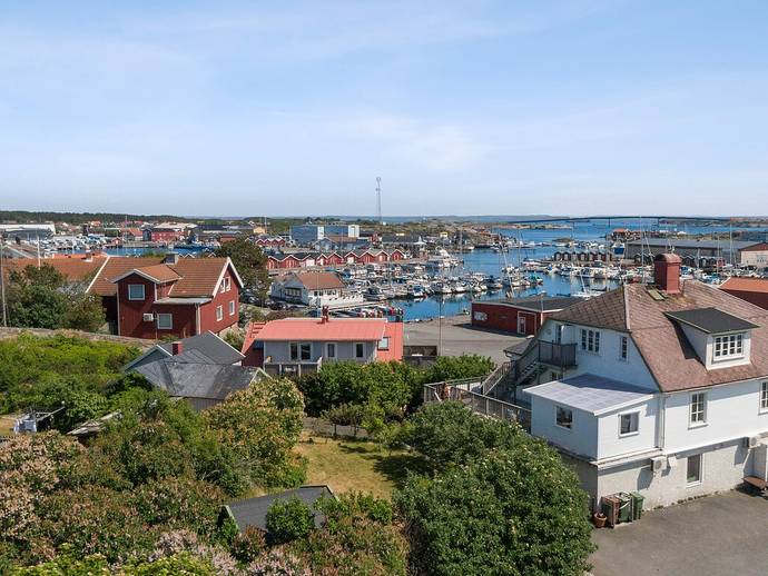 8 rok · 165 m² · Västra vägen 45