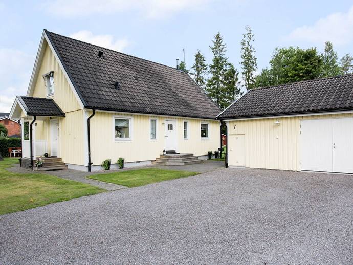 6 rok · 143 m² · Guldbaggevägen 7