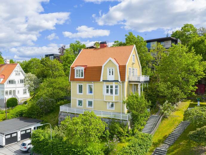 10 rok · 296 m² · Roburvägen 20