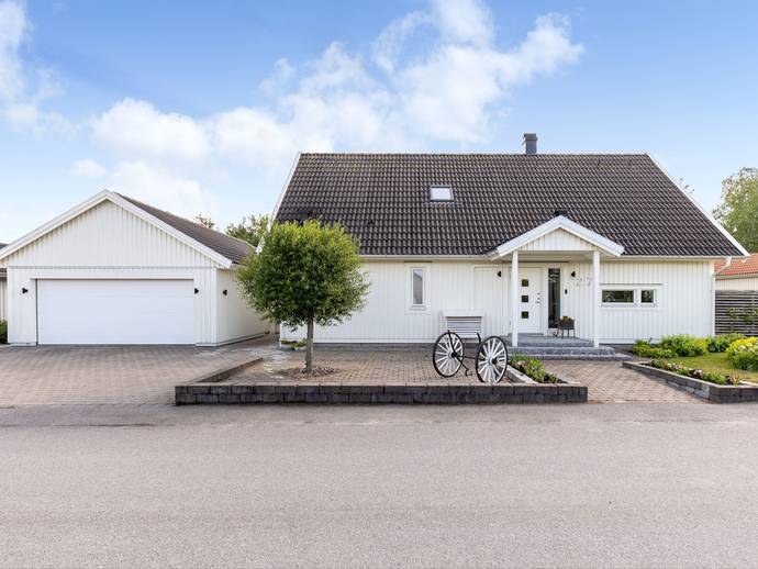6 rok · 157 m² · Kvarnfallsvägen 27