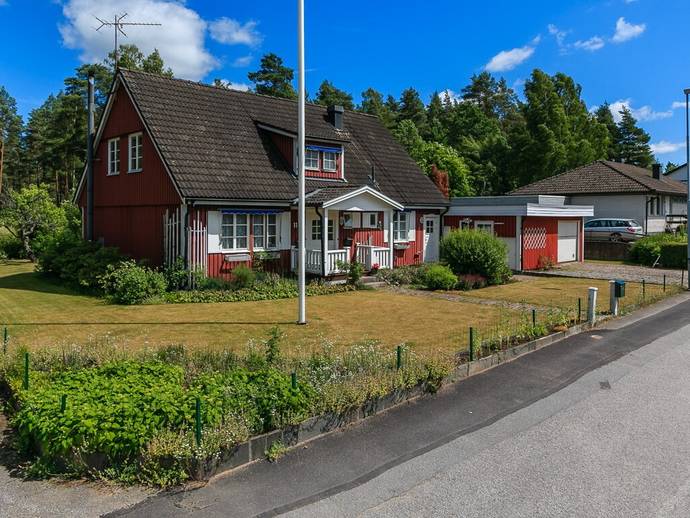 6 rok · 140 m² · Släntstigen 11