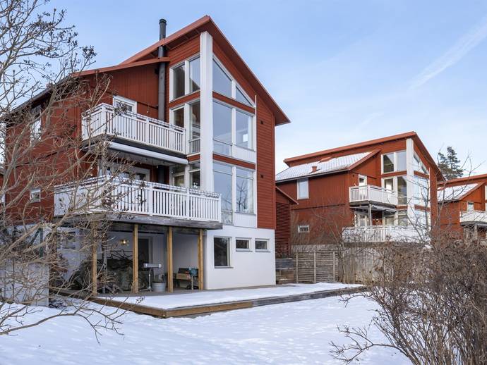 7 rok · 179 m² · Oxelslingan 24