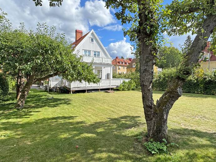 8 rok · 188 m² · Radhusallén 10