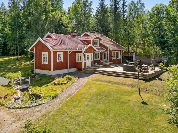 6 rok · 225 m² · Lönnviksvägen 72