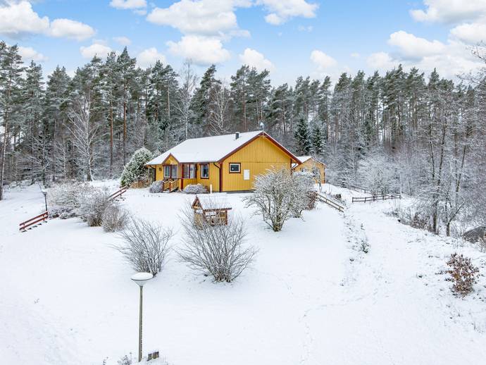 3 rok · 96 m² · Öja 401