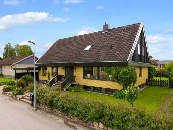 10 rok · 197 m² · Månadsvägen 3