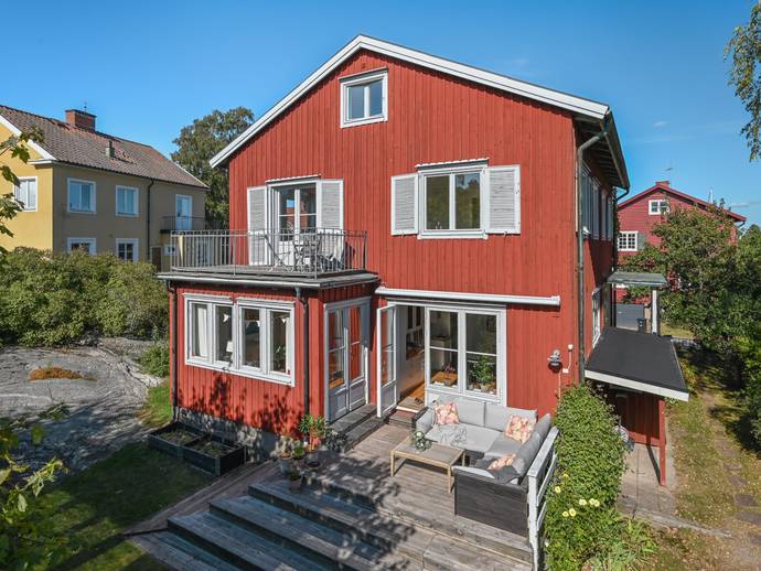 9 rok · 266 m² · Orsavägen 11