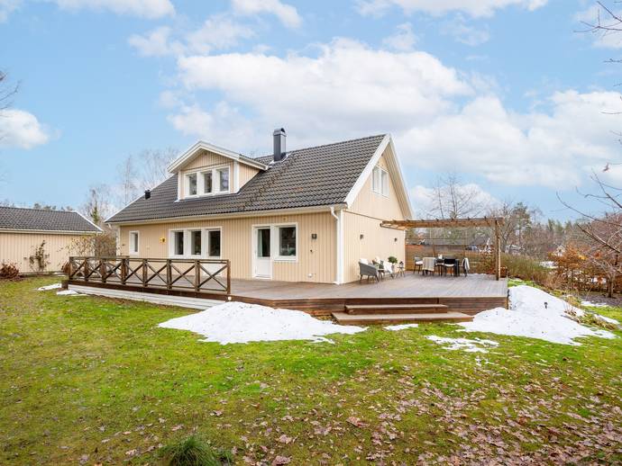 6 rok · 155 m² · Rättarbodavägen 22