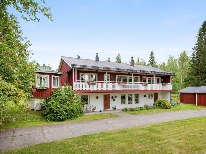 8 rok · 203 m² · Knaften 159
