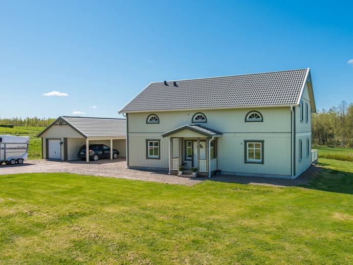 6 rok · 196 m² · Hult 35