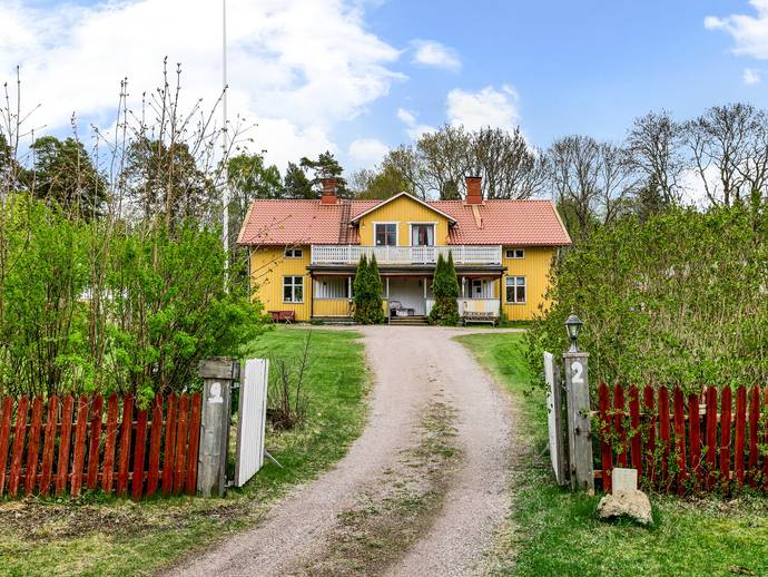 9 rok · 320 m² · Lanforsvägen 2
