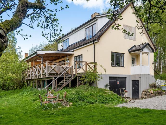 6 rok · 148 m² · Fjärhaneängen 542