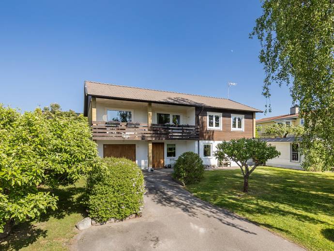 6 rok · 181 m² · Högabacksvägen 9