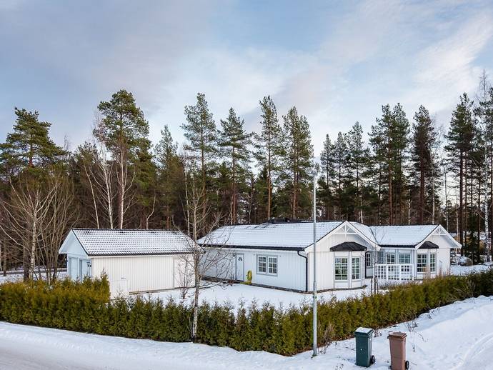 7 rok · 203 m² · Salamandervägen 1