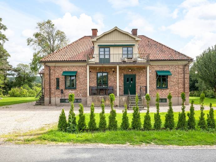 9 rok · 210 m² · Forsavägen 3