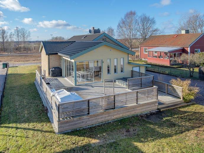 6 rok · 100 m² · Fältvägen 10