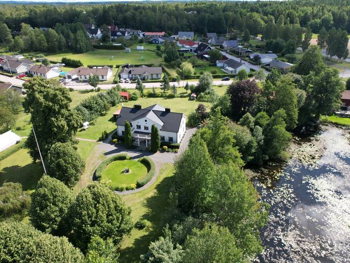 8 rok · 275 m² · Herrgårdsvägen 1