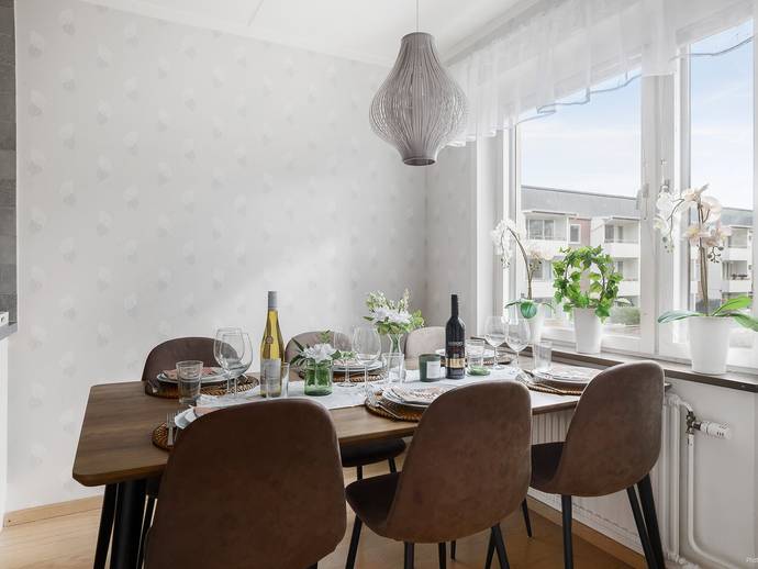 3 rok · 75 m² · Hugingatan 10
