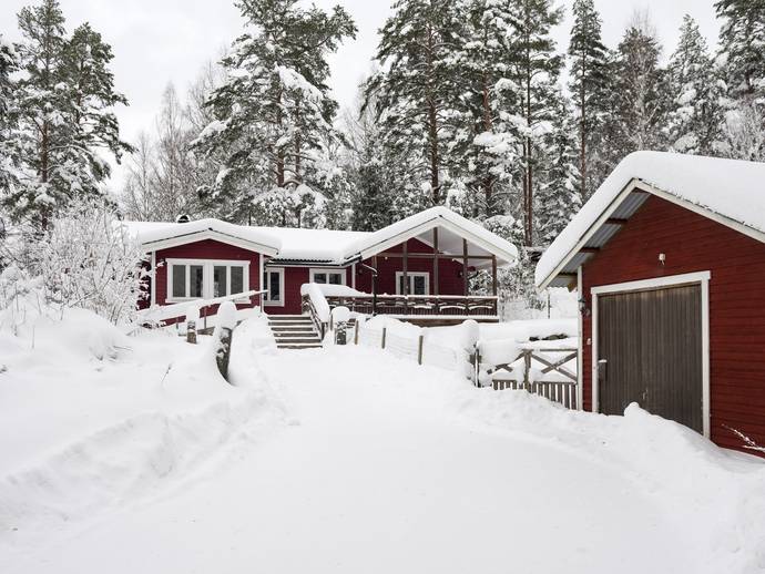 3 rok · 87 m² · Rödmossa 102