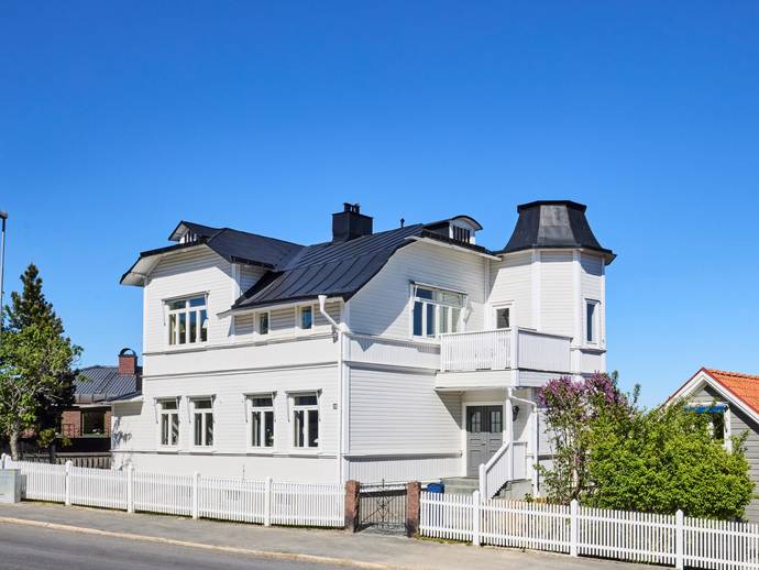 8 rok · 211 m² · Björnebergsvägen 12