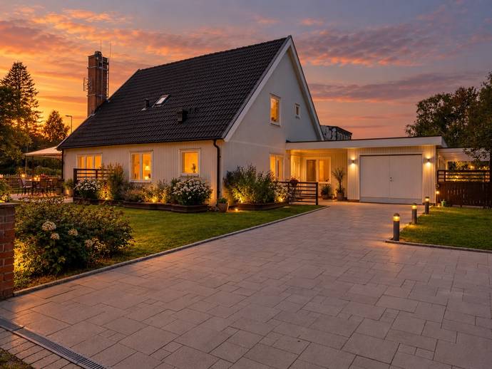 7 rok · 193 m² · Harvägen 1