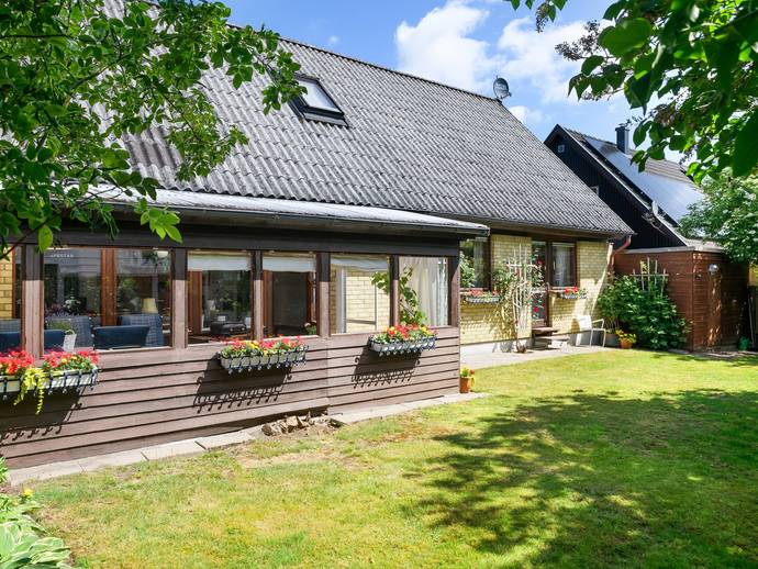 6 rok · 175 m² · Vinbärsvägen 6