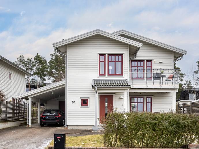 6 rok · 144 m² · Hällmarksvägen 30