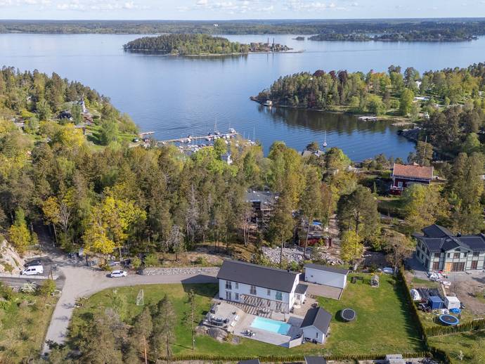 8 rok · 236 m² · Fläderstigen 4