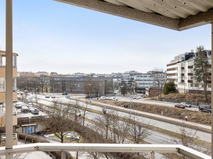 3 rok · 77 m² · Algatan 1