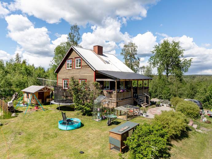 3 rok · 92 m² · Röde 214