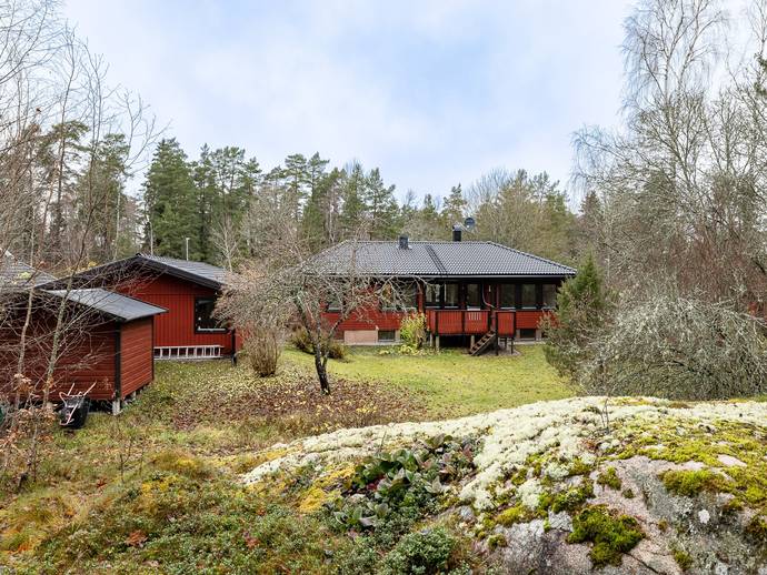 9 rok · 122 m² · Storfamnsvägen 3