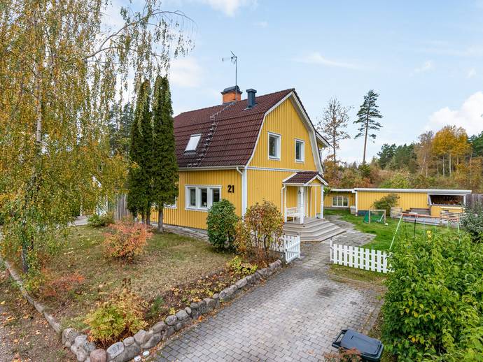 8 rok · 158 m² · Östgårdsvägen 21