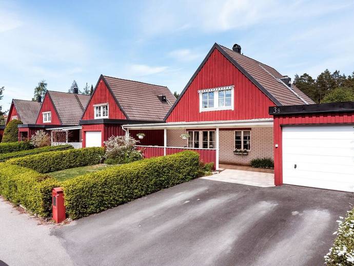 7 rok · 141 m² · Kontrollvägen 3B