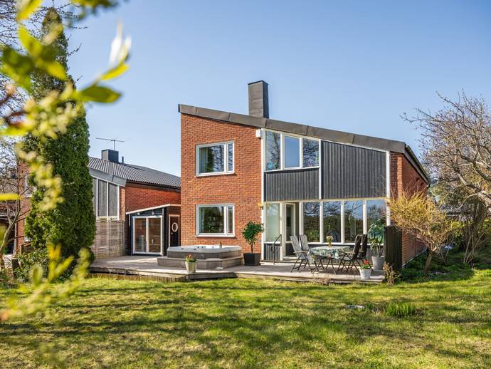 6 rok · 146 m² · Långsjöhöjden 69