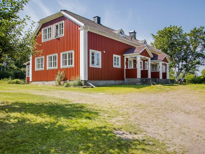 8 rok · 270 m² · Lindås 2410