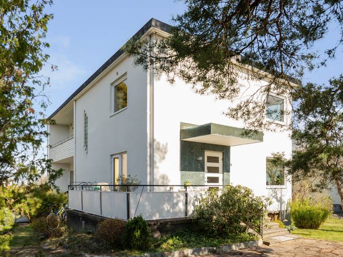 9 rok · 218 m² · Oskar Baeckströms väg 5