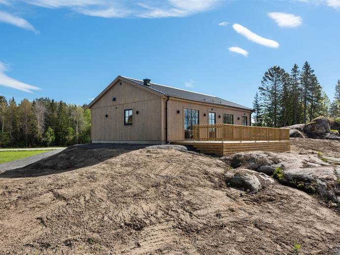 4 rok · 84 m² · Trästa broväg 126