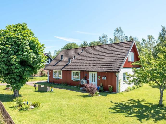 7 rok · 147 m² · Hyttvägen 25