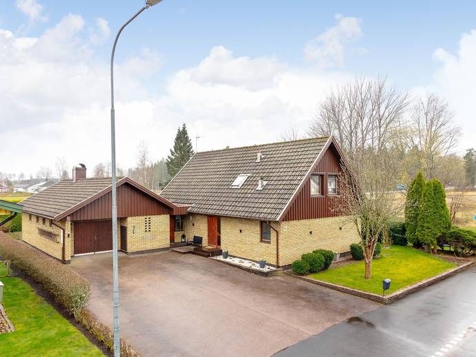 6 rok · 150 m² · Rönnegårdsvägen 17