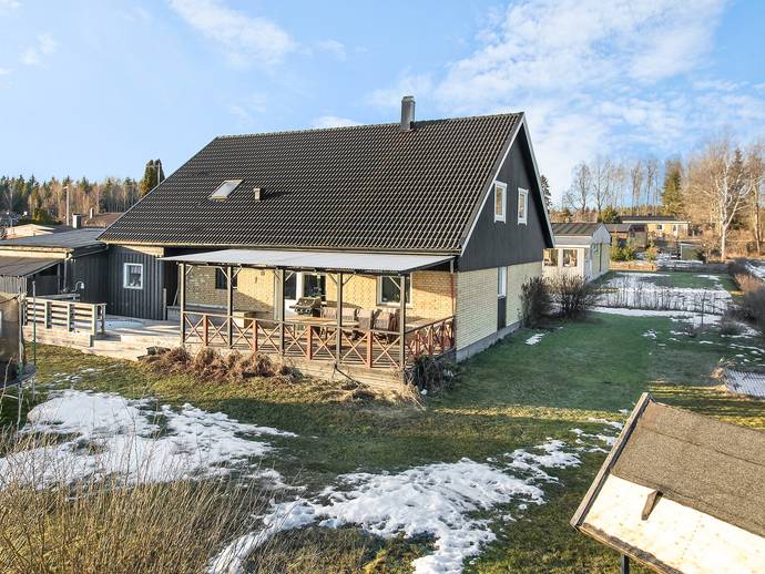 9 rok · 236 m² · Backvägen 2