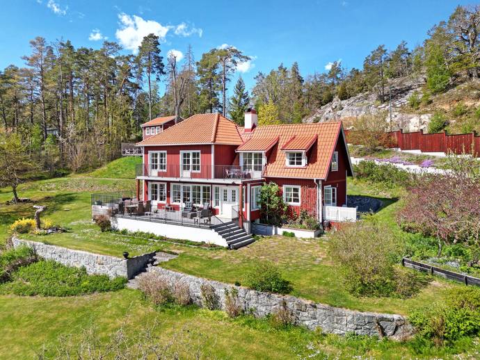 4 rok · 202 m² · Breviksvägen 14A