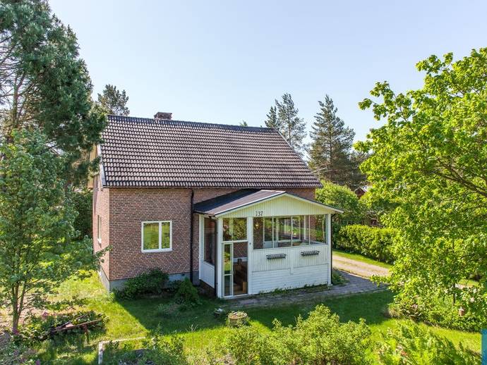 6 rok · 142 m² · Medlevägen 137