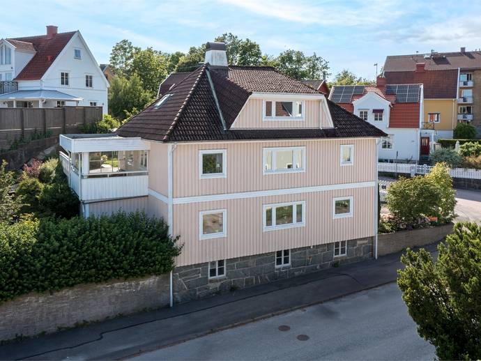 10 rok · 348 m² · Valhallavägen 4