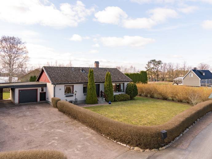 6 rok · 103 m² · Almgrens väg 10