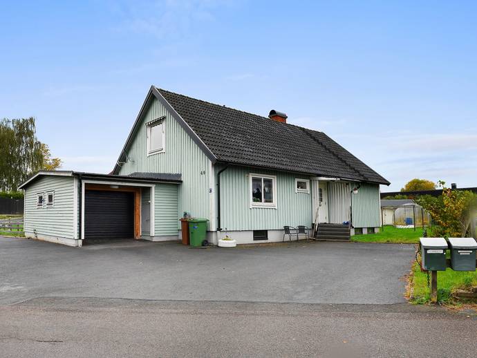 8 rok · 130 m² · Slingvägen 40