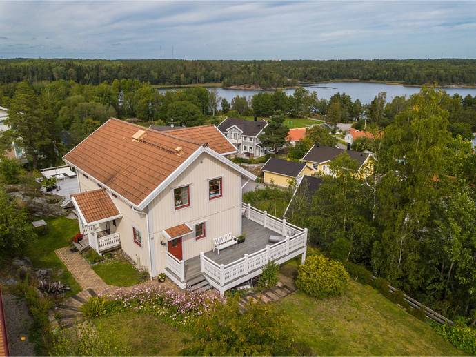 6 rok · 172 m² · Lingonbackarna 55