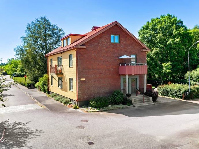295 m² · Västra Järnvägsgatan 3