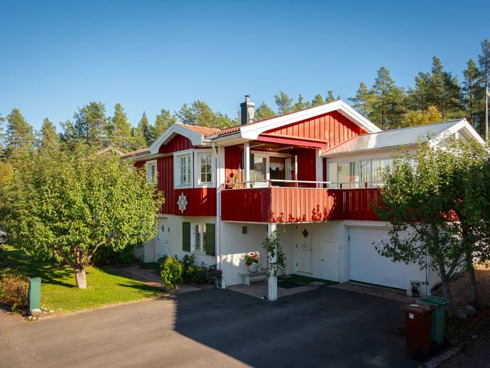 6 rok · 145 m² · Björnmossavägen 8
